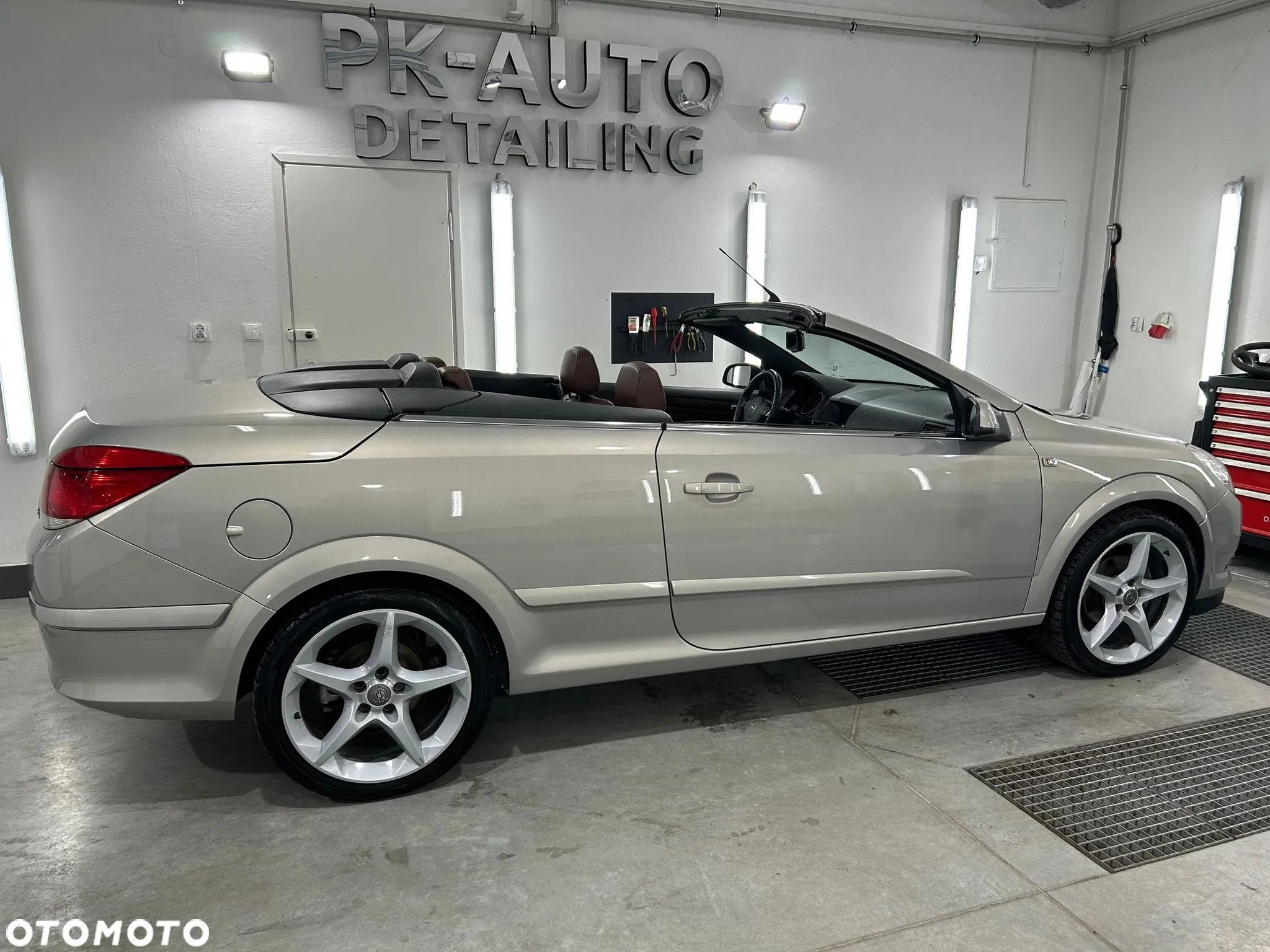Opel Astra TwinTop 1.8 Cosmo - 5