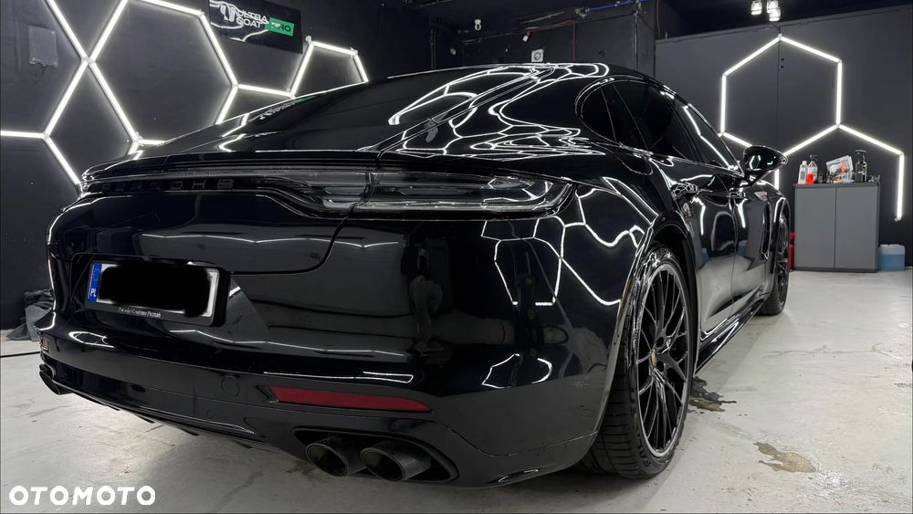Porsche Panamera - 4