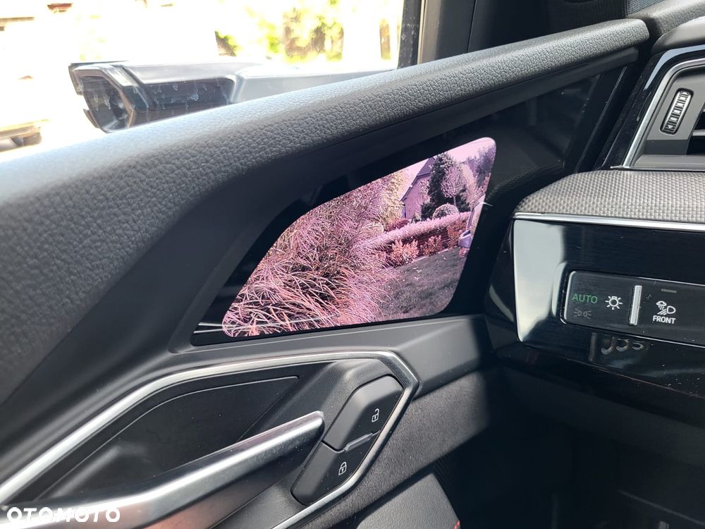 Audi Q8 e-tron 55 quattro S line - 24