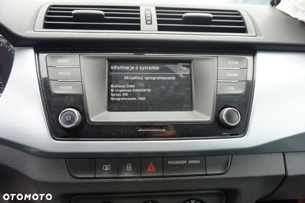 RADIO FABRYCZNE CD FABIA III NJ3 6V0035871D SKODA 2014-2018 - 1