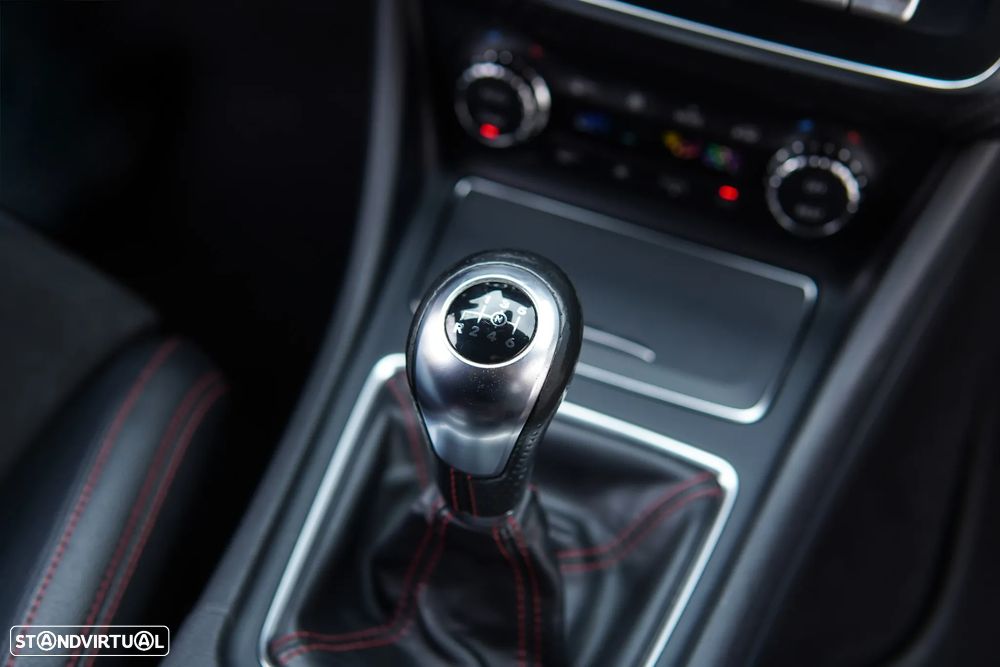 Mercedes-Benz A 180 d AMG Line - 56