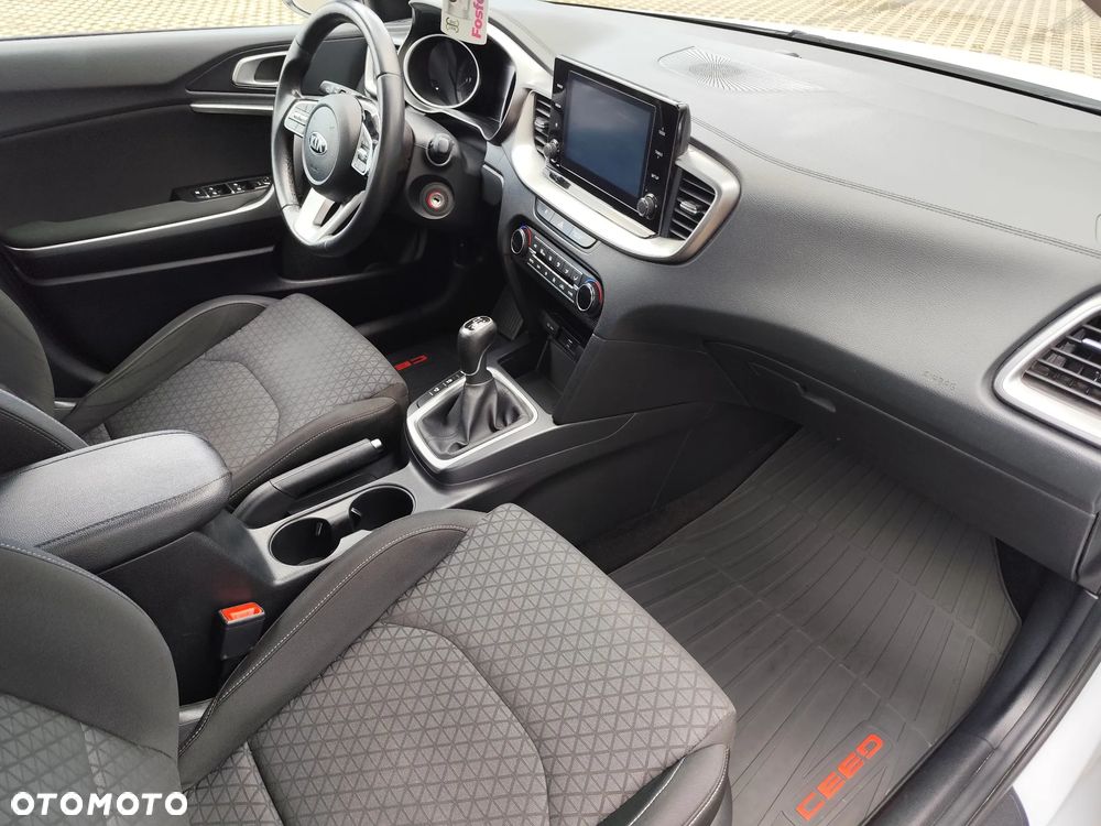 Kia Ceed 1.6 CRDi mHEV M - 18