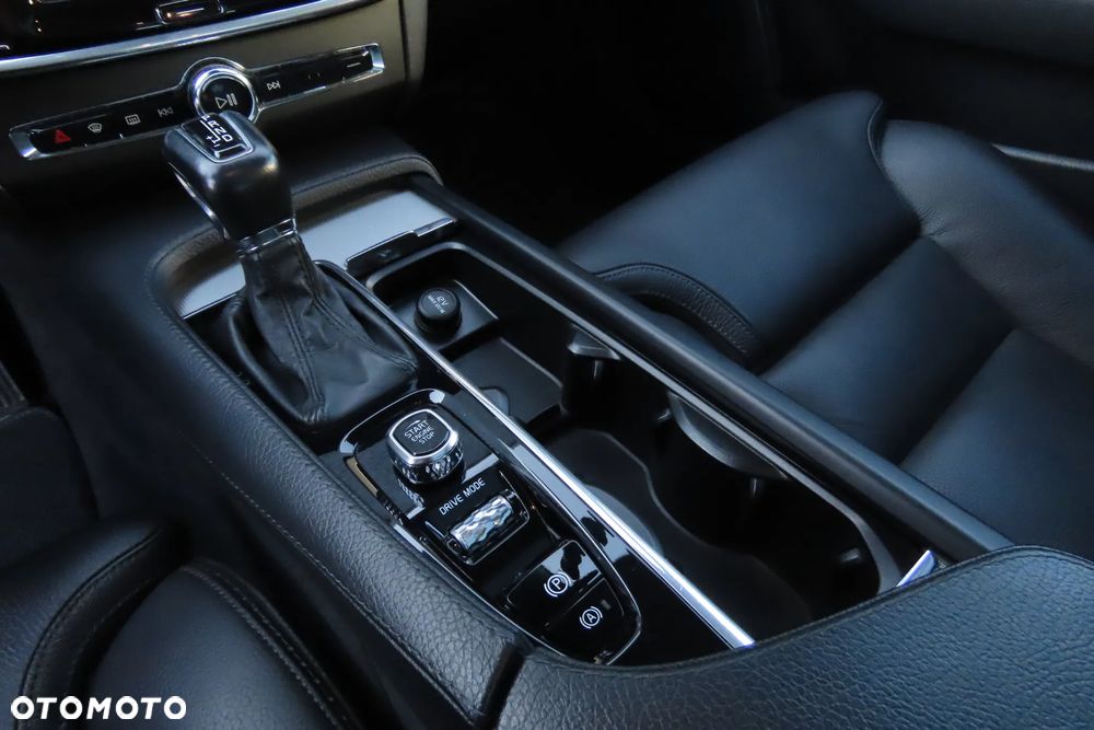 Volvo V90 Cross Country - 17