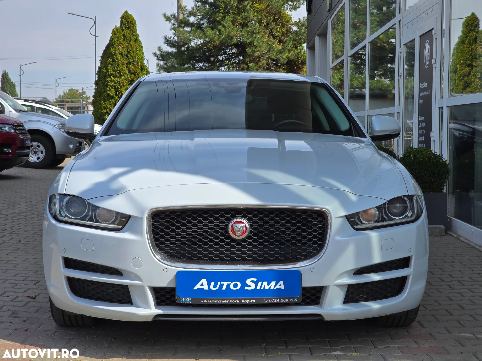 Jaguar XE - 3