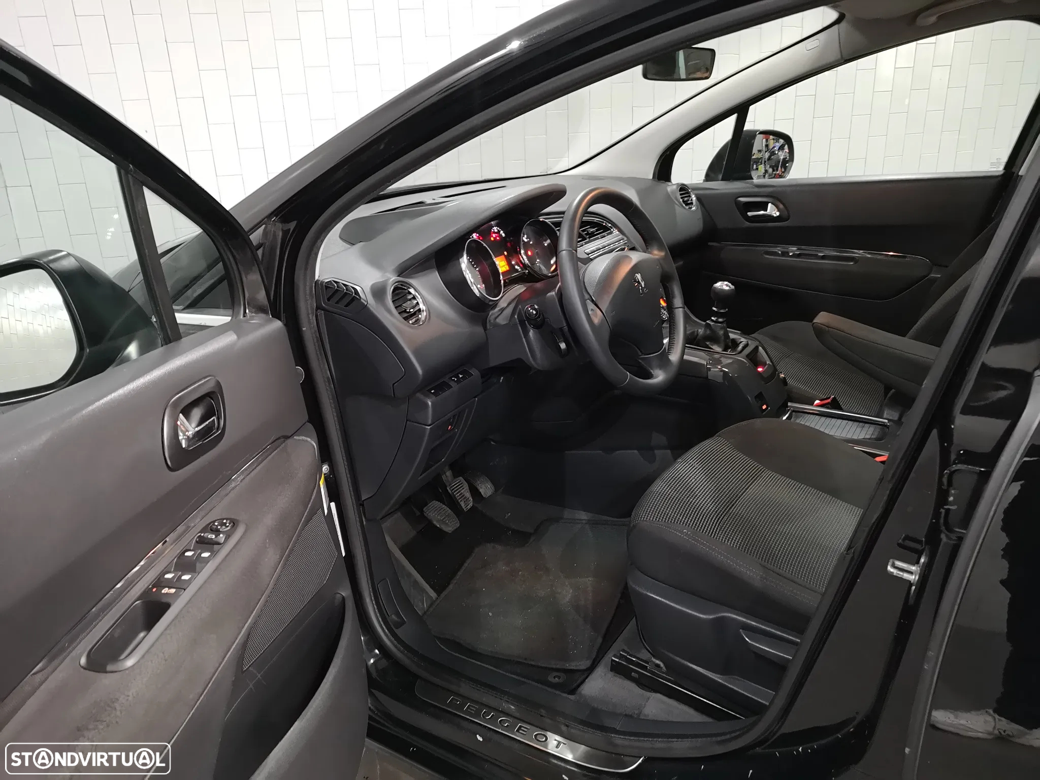Peugeot 5008 1.6 HDi 7L Allure - 15