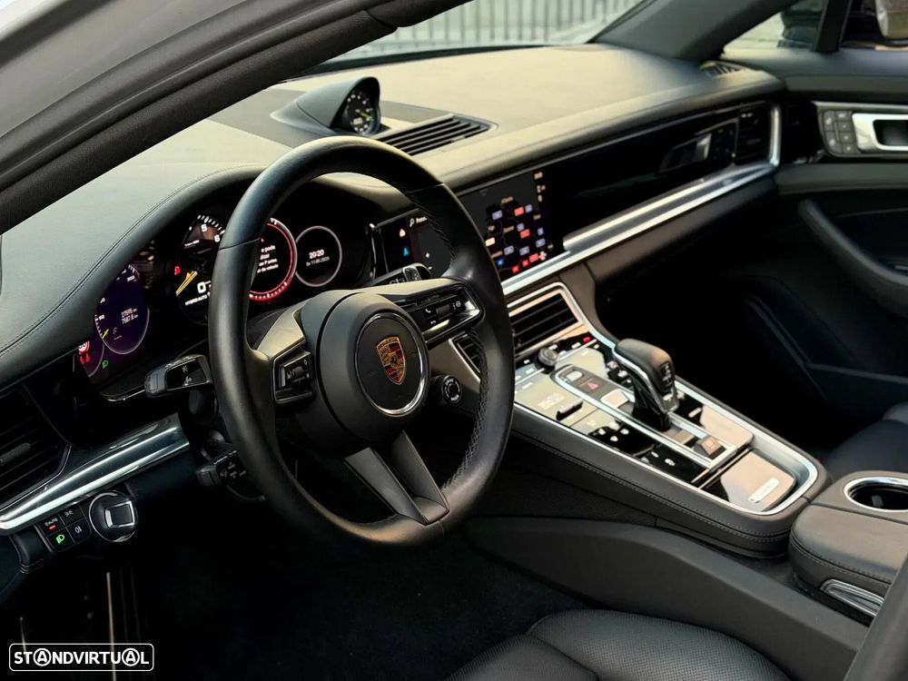 Porsche Panamera 4 E-Hybrid Platinum Edition com PDLS - 32