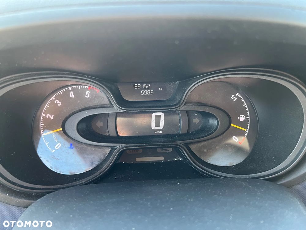 Opel Vivaro - 10