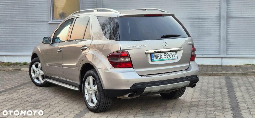 Mercedes-Benz ML 320 CDI 4Matic 7G-TRONIC Edition 10 - 37