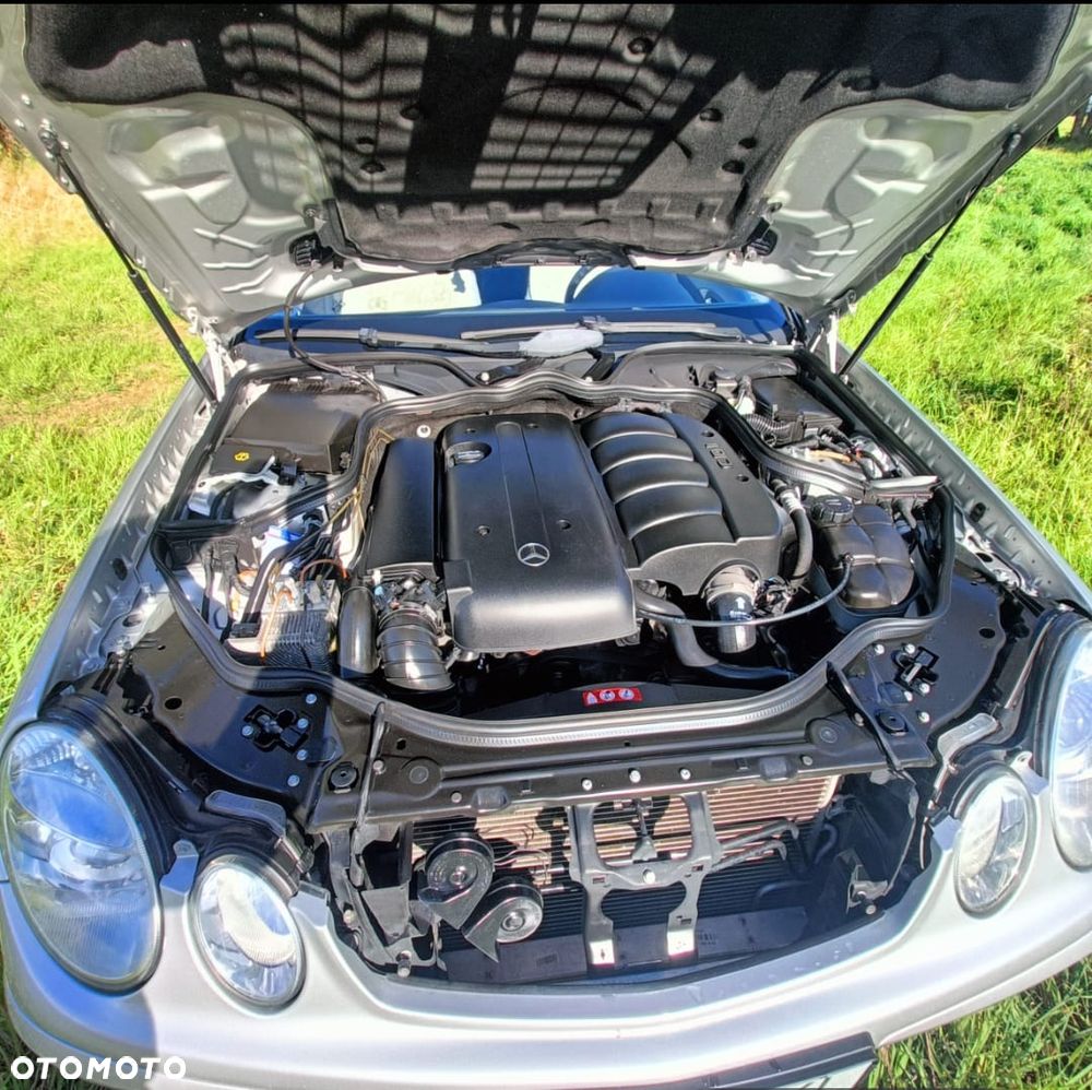 Mercedes-Benz E-Class 2004 photo 5