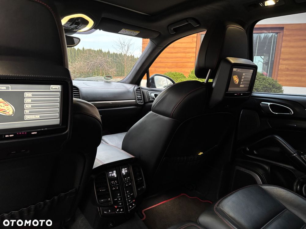 Porsche Cayenne Turbo - 10