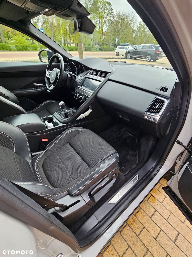 Jaguar E-Pace 2.0 i4D AWD R-Dynamic - 29