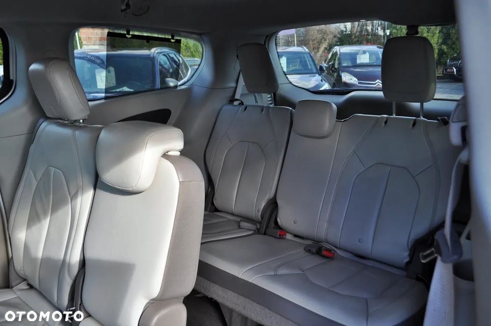 Chrysler Pacifica - 21