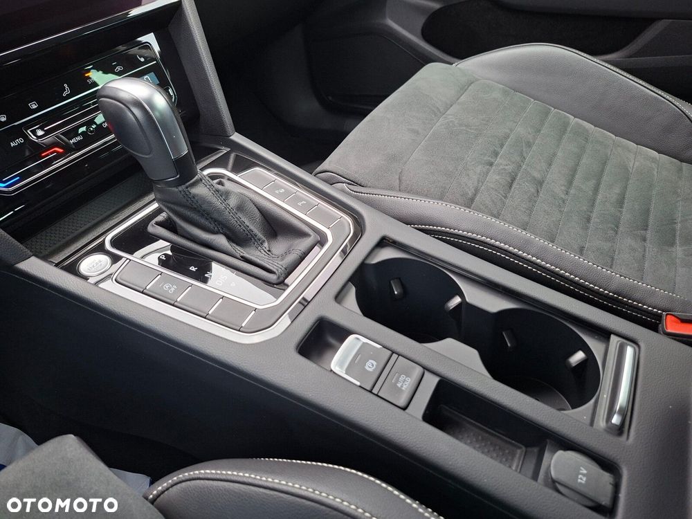 Volkswagen Passat - 12