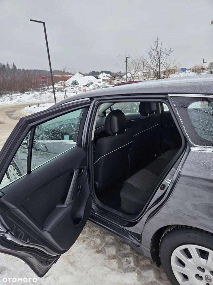 Toyota Avensis 1.8 Active - 15