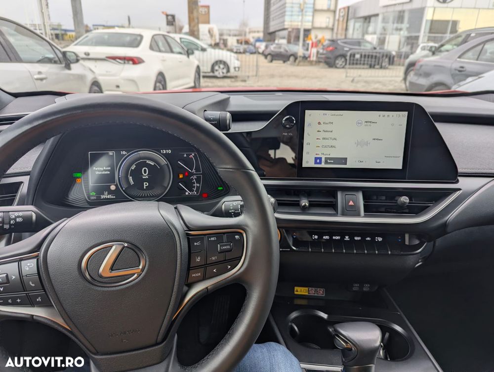 Lexus UX 250h (E-FOUR) F SPORT - 8