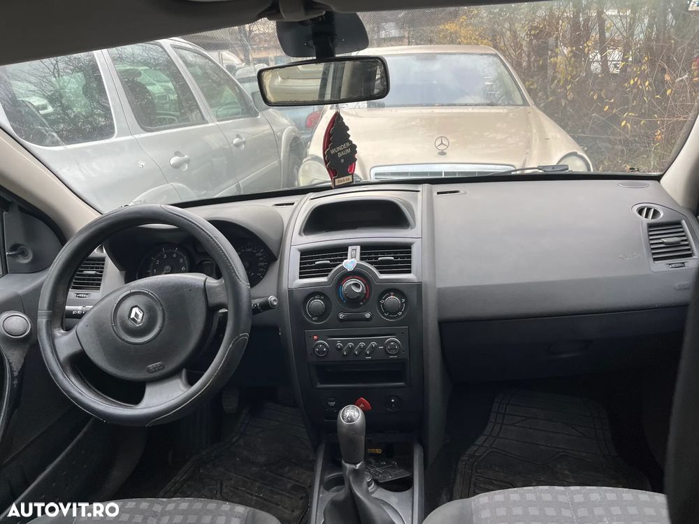 Dezmembrez Renault Megane II non facelift gri argintiu 1,6 16v benzina 2004 - 5