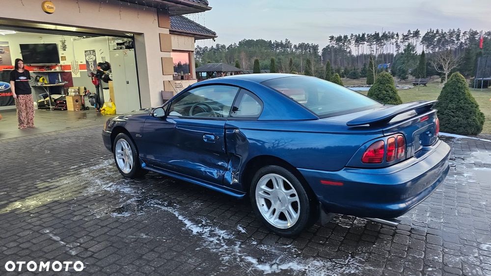 Ford Mustang - 16