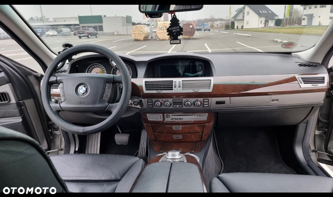 BMW Seria 7 740i - 21