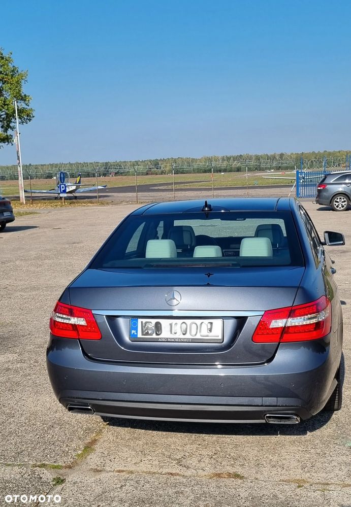 Mercedes-Benz E-Class 2011 photo 5