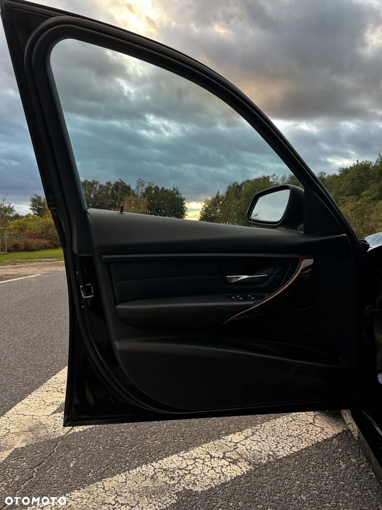 BMW Seria 3 328i xDrive Luxury Line - 16