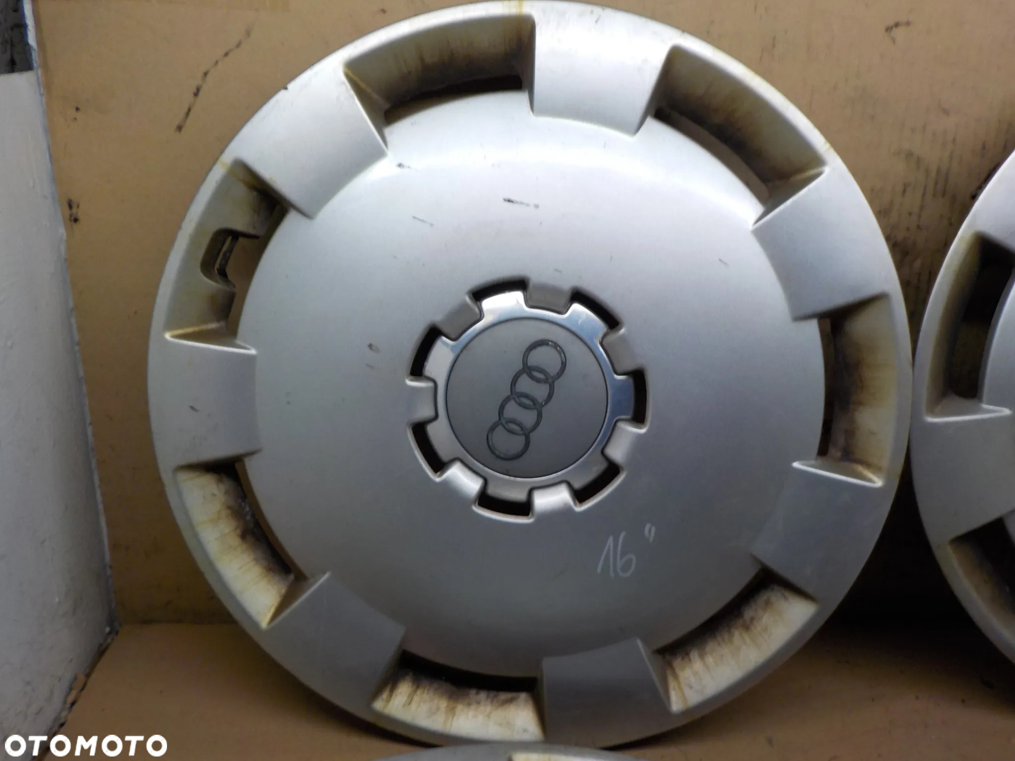 AUDI KOŁPAK KOŁPAKI R16 KOMPLET 8P0601147A - 2