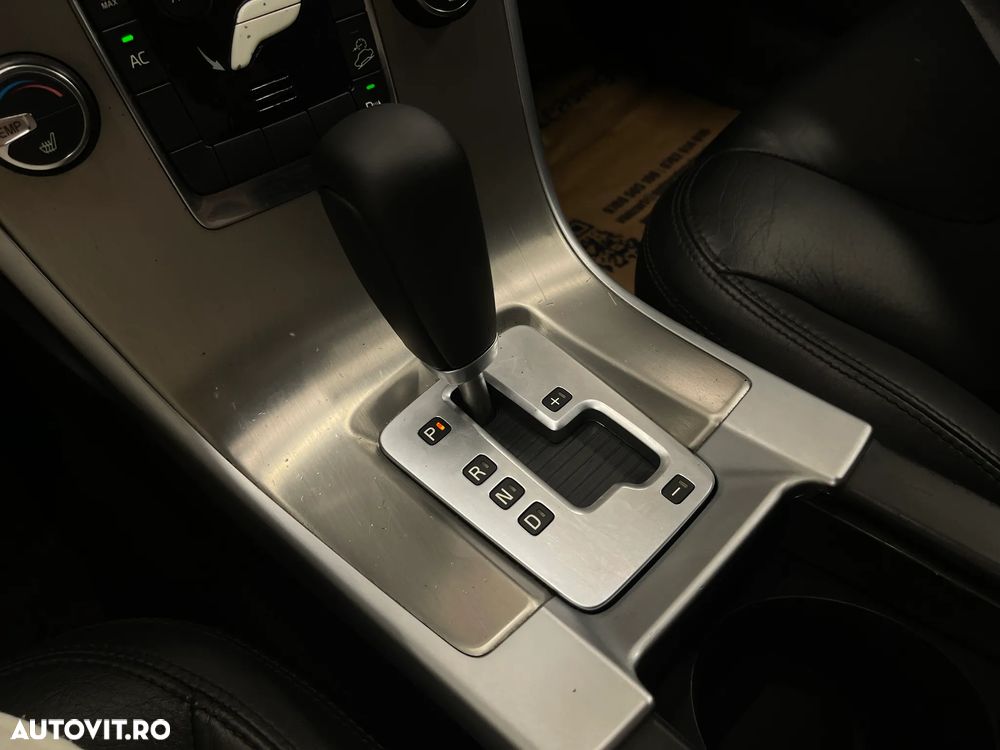Volvo XC 60 2.4D AWD Momentum - 24