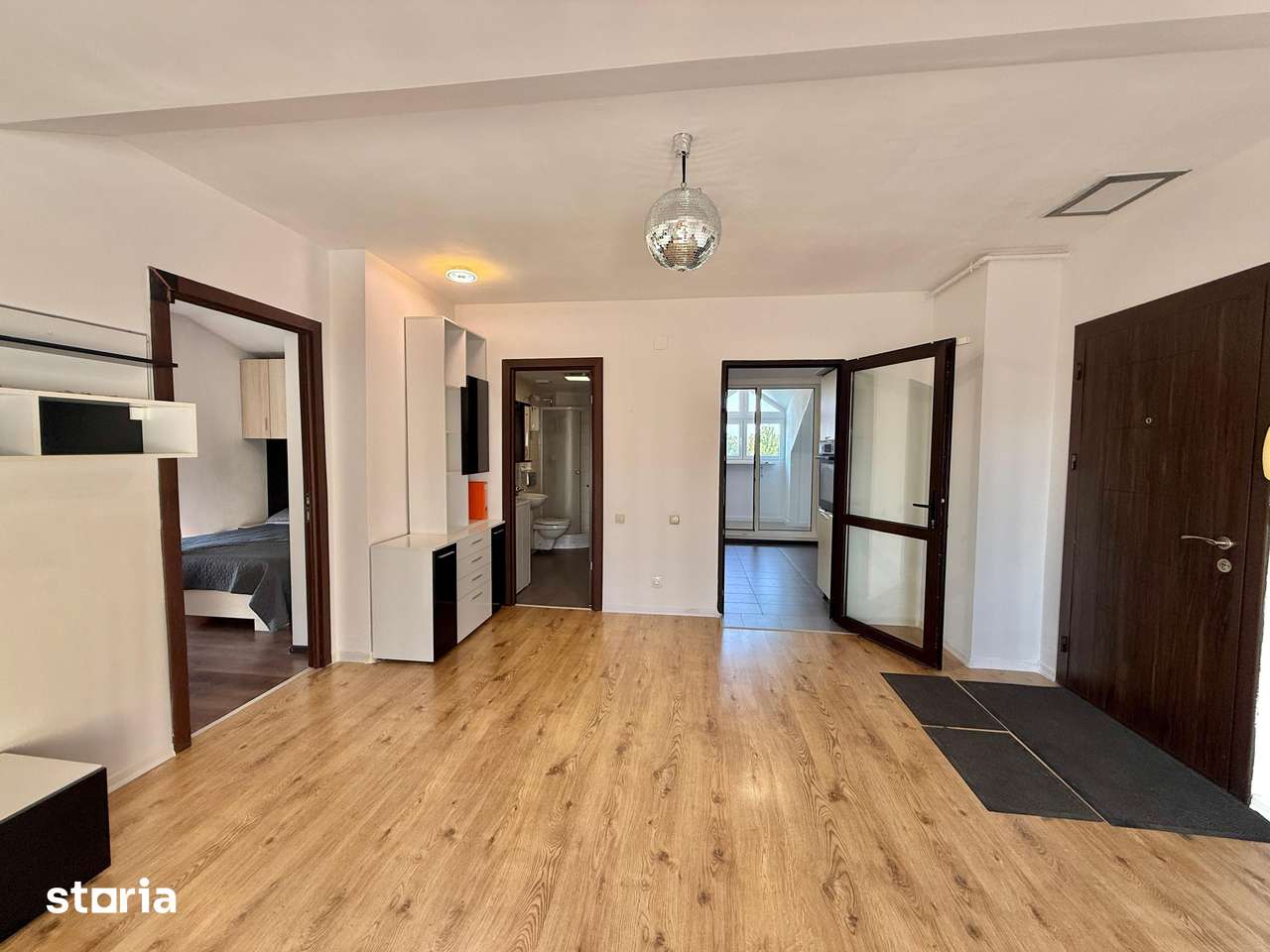 COSMOPOLIS - Apartament cu 2 camere si 2 terase, mobilat si utilat — fotografia 3