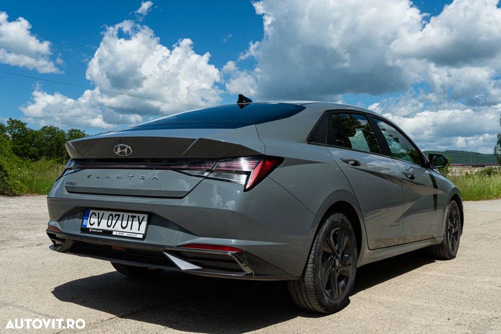 Hyundai Elantra 1.6 l 123 CP 6MT Highway - 6