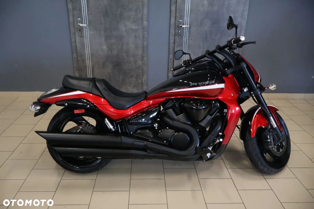 Suzuki Intruder - 11