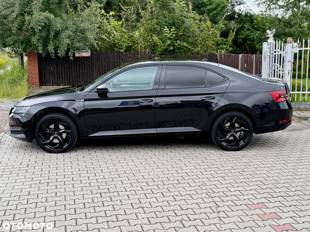 Skoda Superb 2.0 TDI Sportline - 29