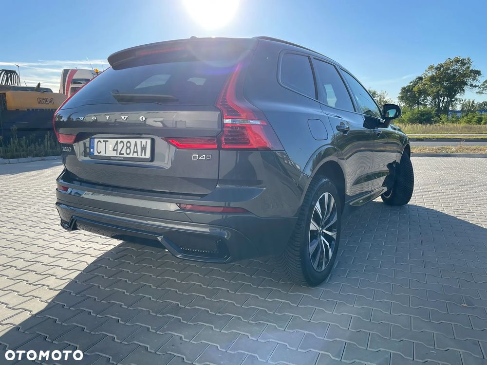 Volvo XC 60 B4 D AWD Plus Dark - 4