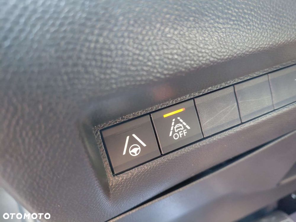 Peugeot 208 - 10