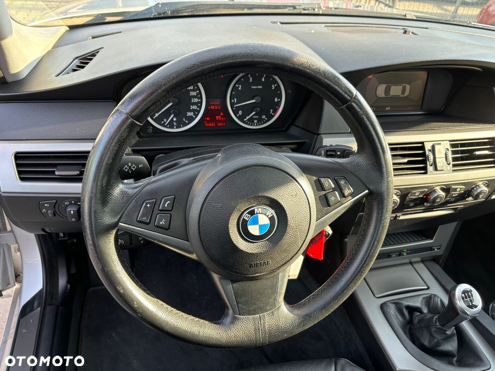 BMW Seria 5 523i - 22