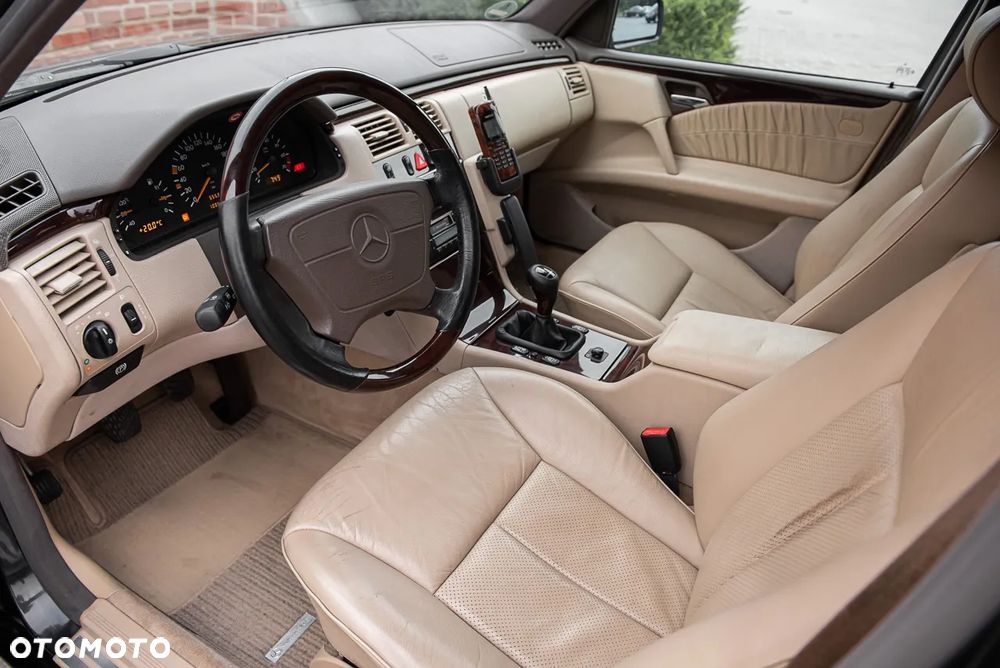 Mercedes-Benz Klasa E - 8