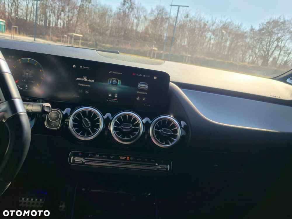 Mercedes-Benz GLA - 10