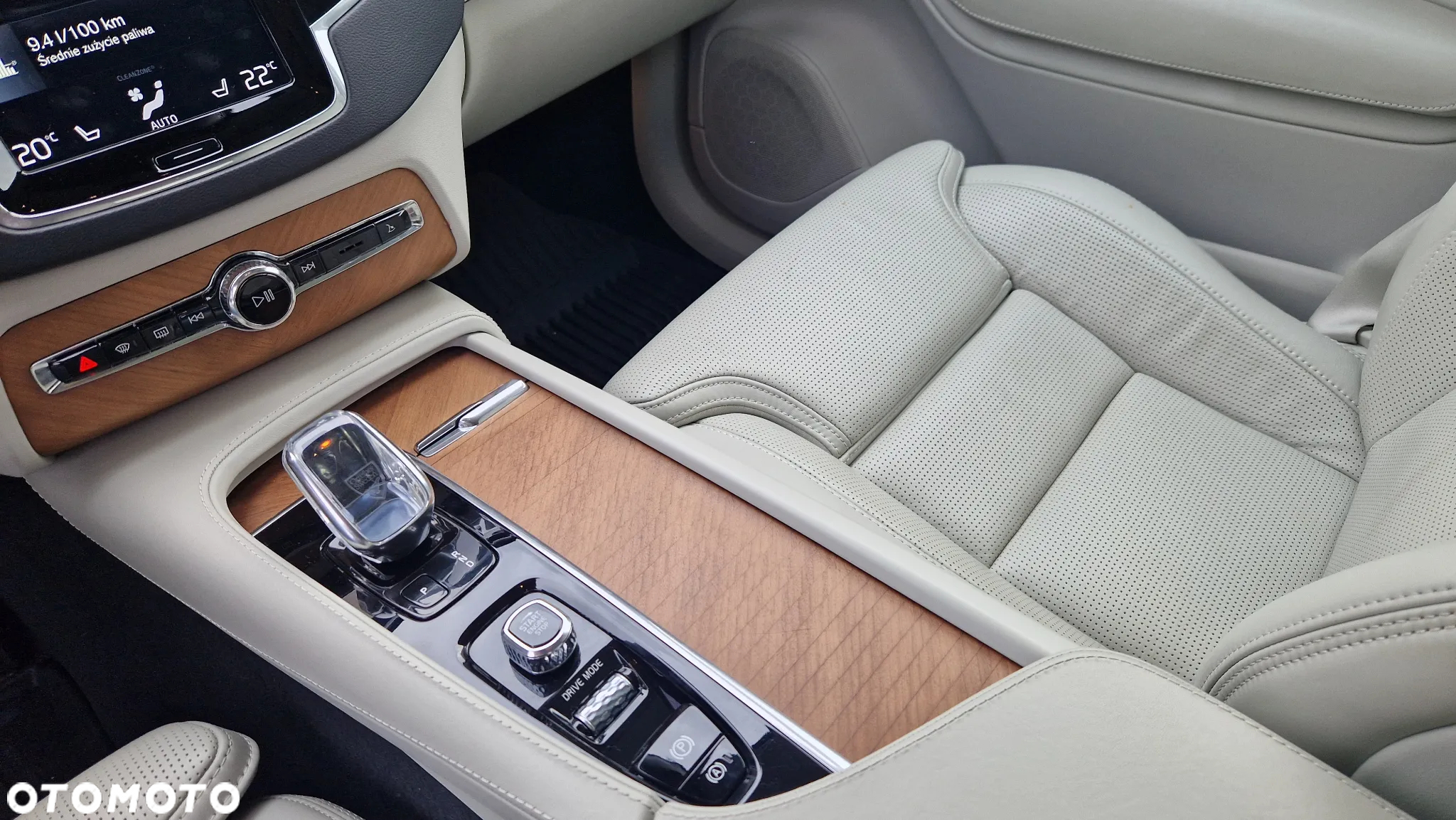 Volvo XC 90 T8 AWD Plug-In Hybrid Inscription 6os - 25