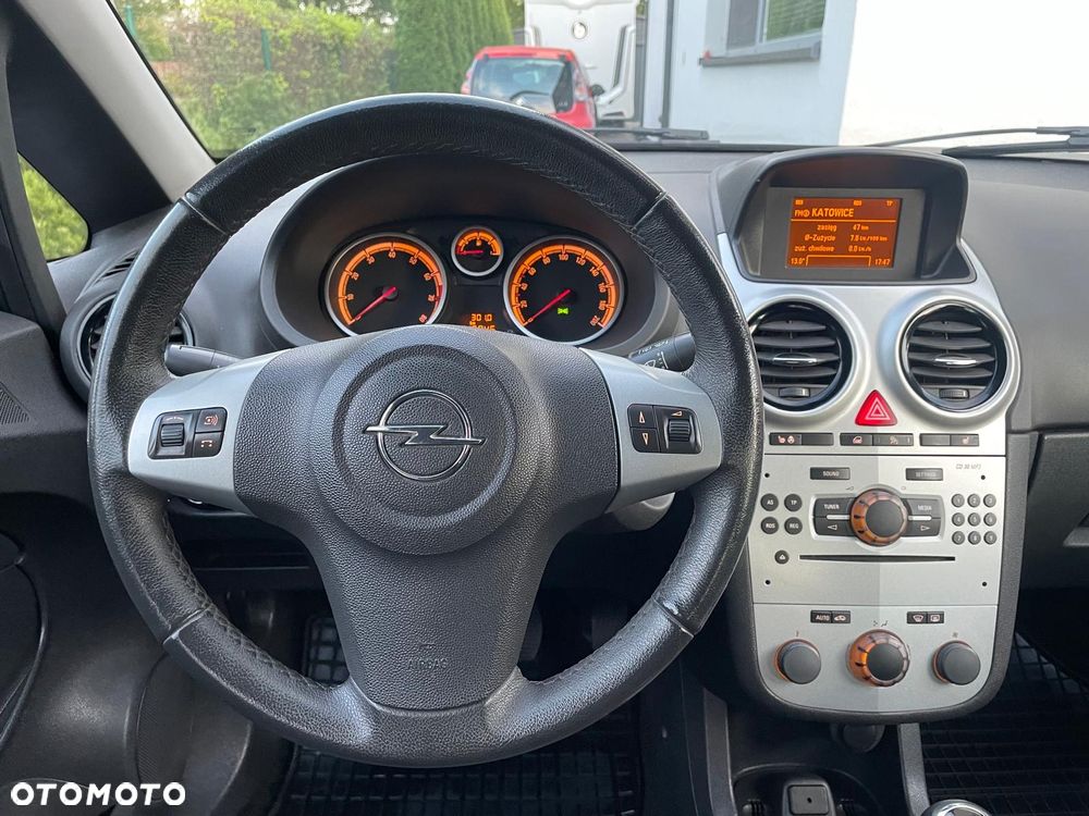 Opel Corsa 1.4 16V Cosmo - 19