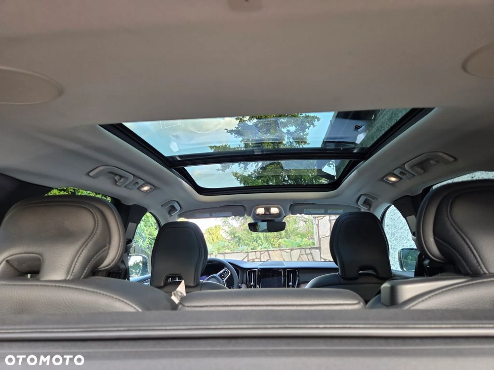Volvo XC 60 B5 B AWD Plus Dark - 18