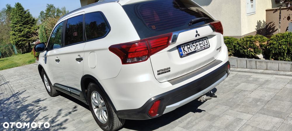 Mitsubishi Outlander 2.0 Invite + 2WD - 14