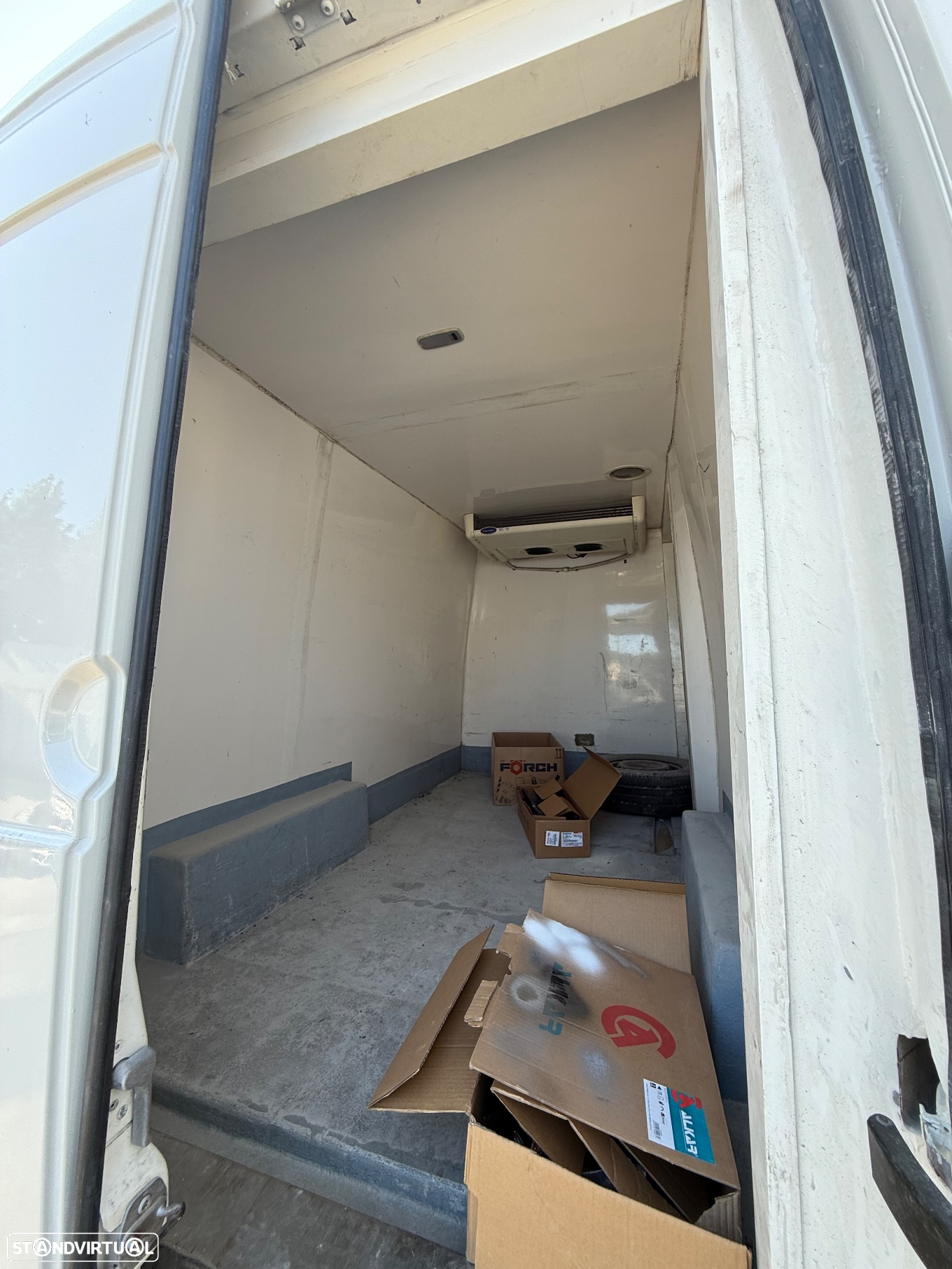 VW crafter 2.5 tdi 136cv com motor de frio caixa isotermica - 3