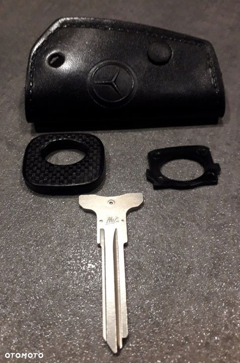 ORYGINAL NOWY BRELOCZEK BRELOK MERCEDES W107 W113 - 1