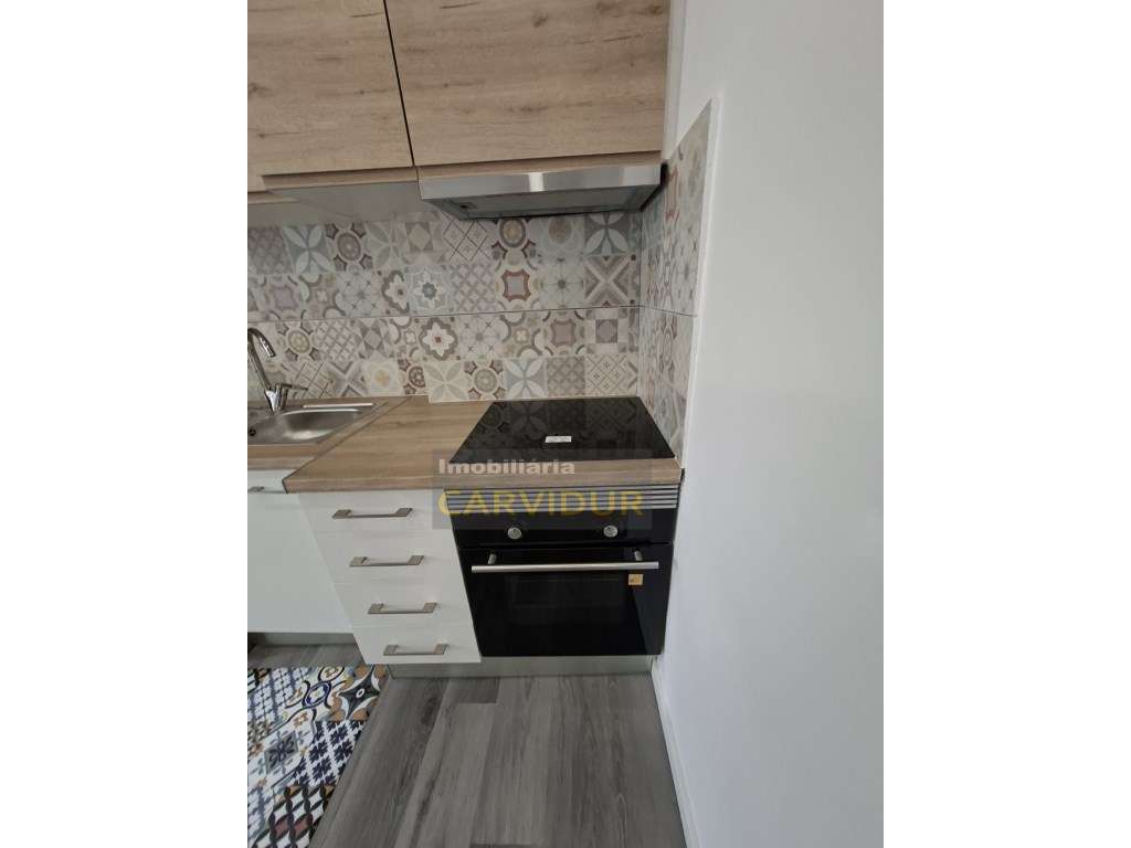 Baixa da Banheira T2 totalmente remodelado - Grande imagem: 3/22