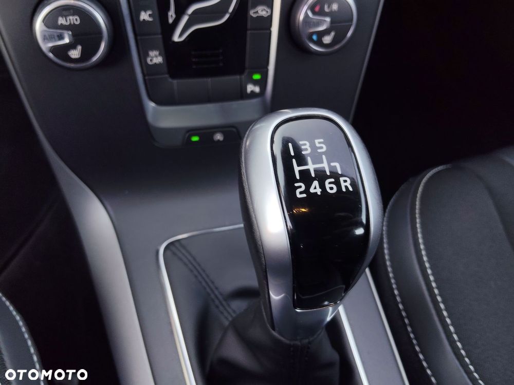 Volvo V40 T2 Momentum - 30
