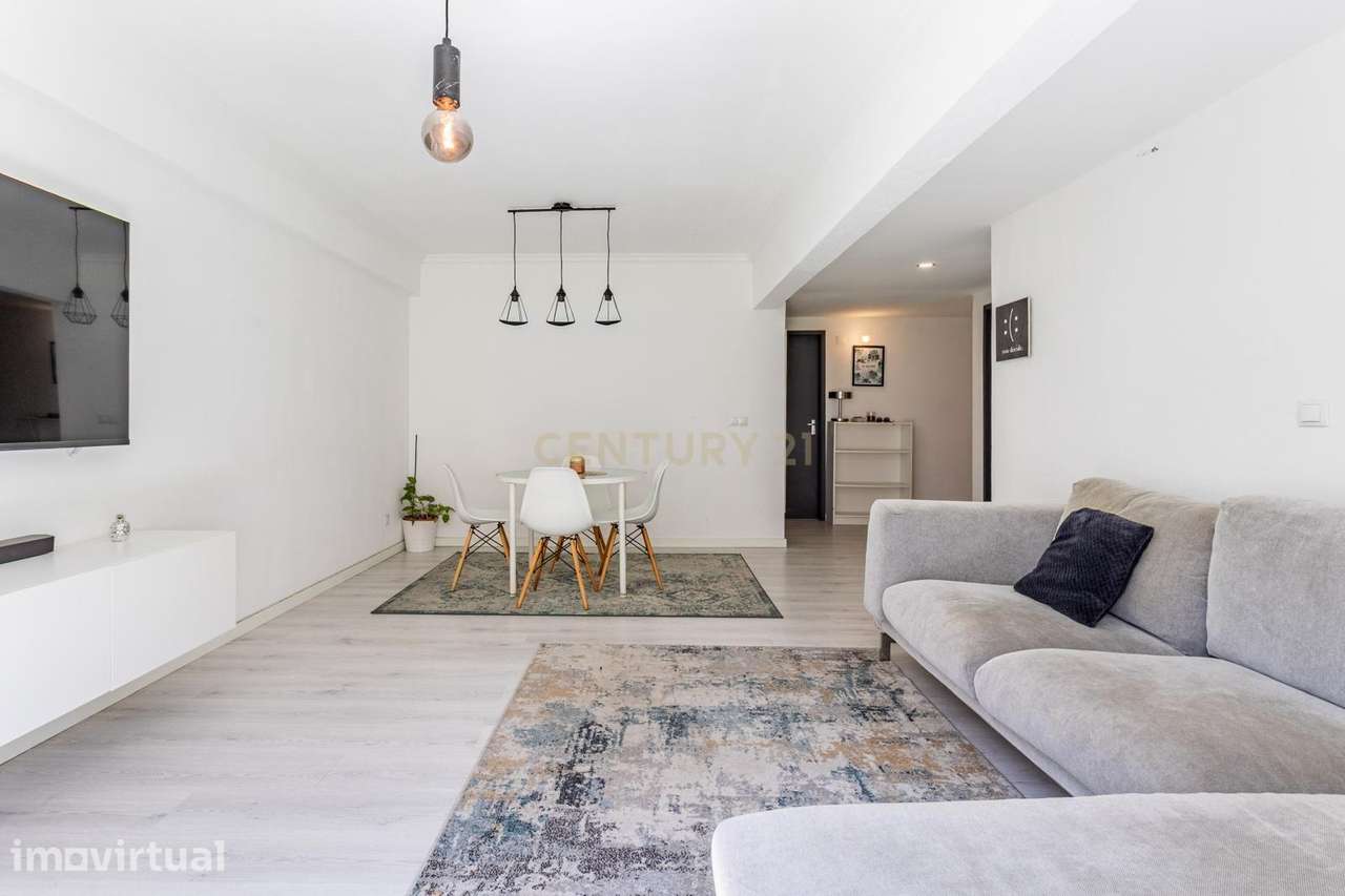 Apartamento T2 com Logradouro em Laveiras (Caxias) – A 5 Minutos da Pr - Grande imagem: 2/18