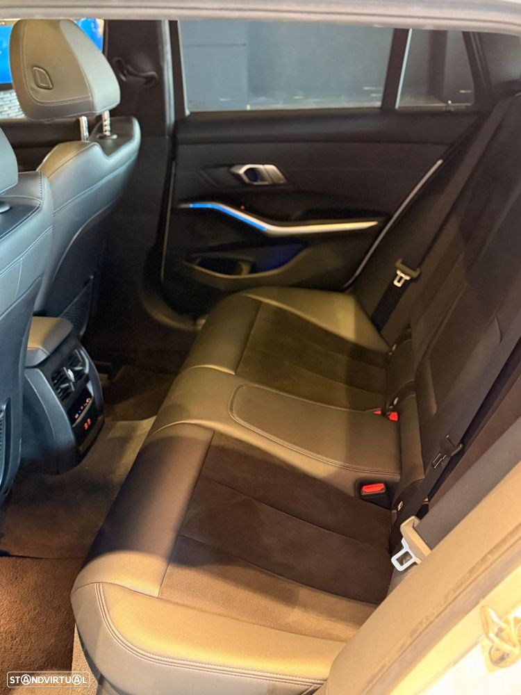 BMW 320 d Touring Pack Desportivo M Auto - 45