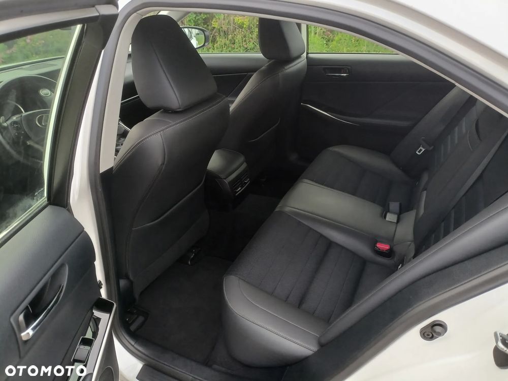Lexus IS 200t Elegance - 8