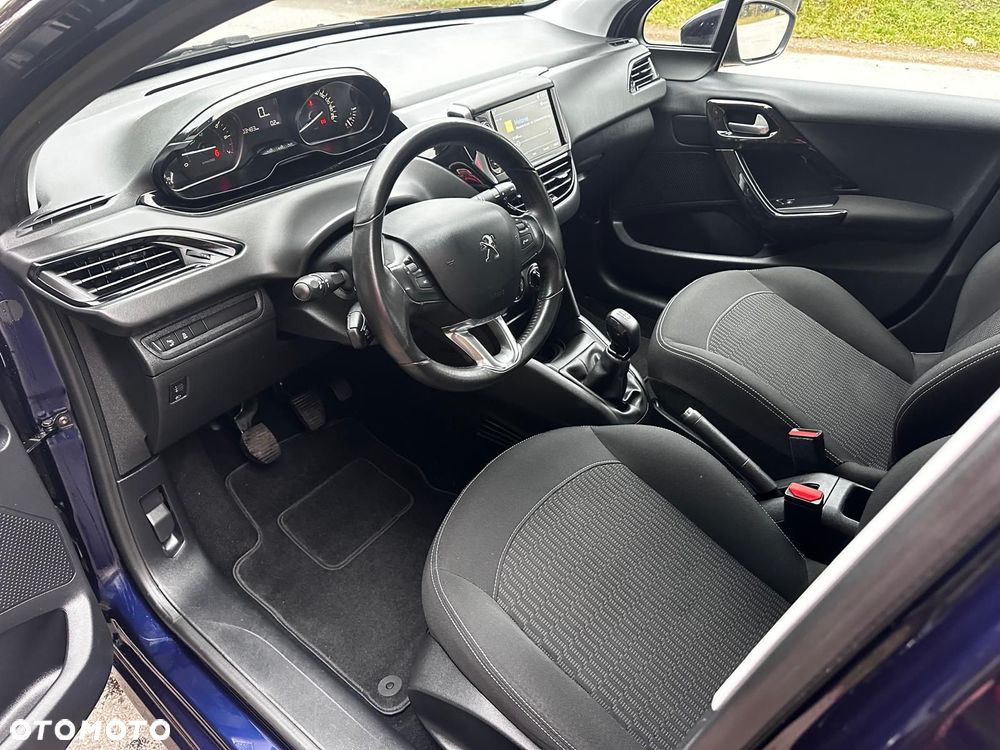 Peugeot 208 - 24