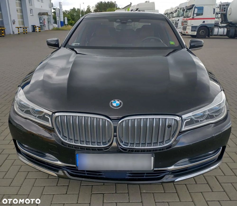 BMW Seria 7 750Li xDrive - 26