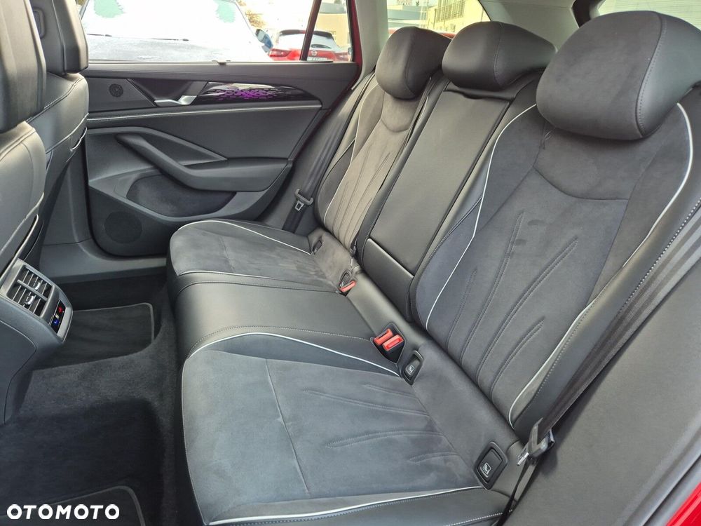 Volkswagen Passat Variant 2.0 TDI EVO Elegance DSG - 17