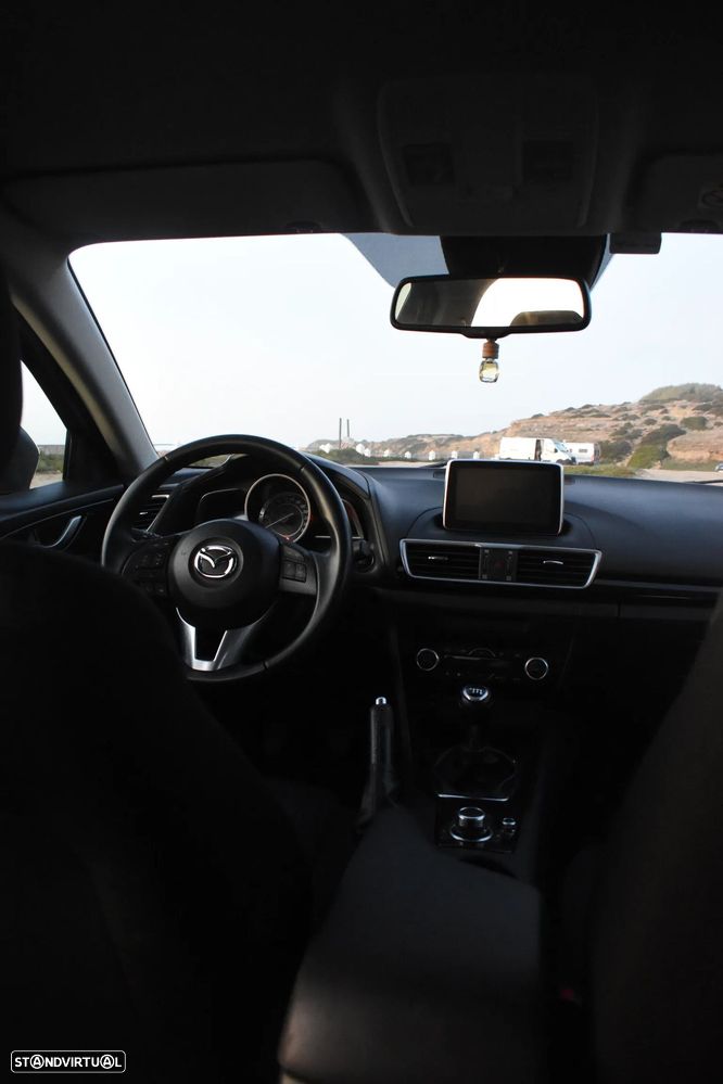 Mazda 3 Hatchback 1.5 Sky-G Evolve Navi - 29